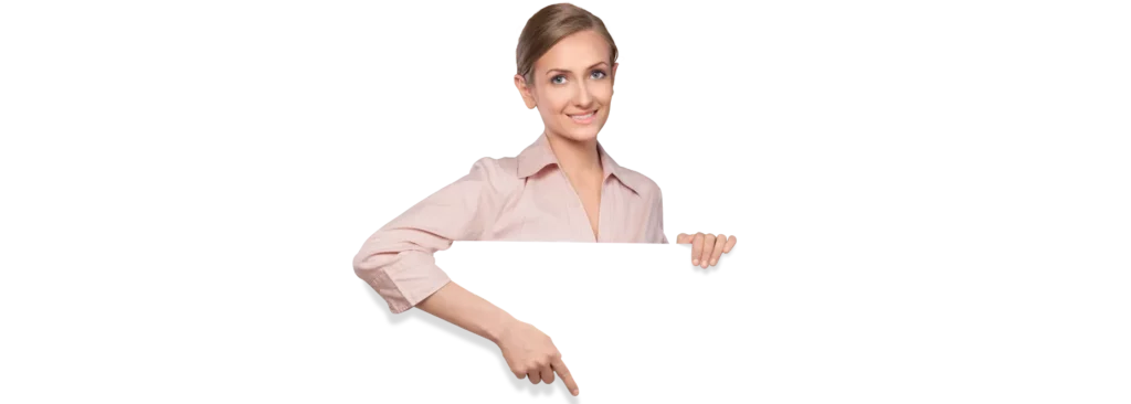 Femme qui montre un élément important vers les bas.